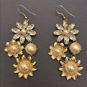 Gold/pearl/stone earrings